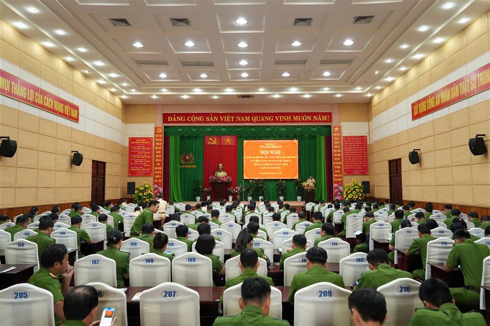 Toàn cảnh Hội nghị.