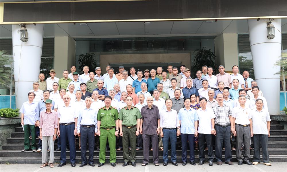 Các đại biểu dự buổi gặp mặt.