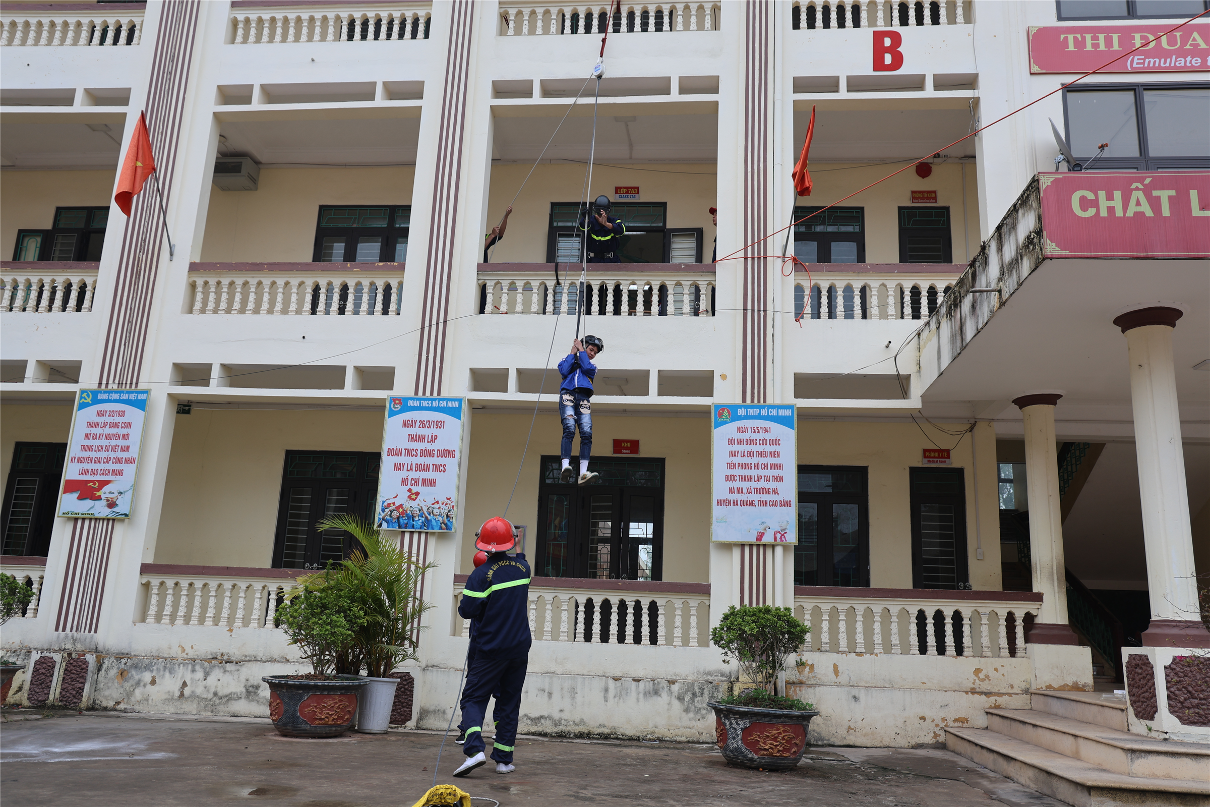 chương trình “Chúng em làm lính cứu hỏa” năm 2025 tại trường THCS thị trấn Nhã Nam, huyện Tân Yên.