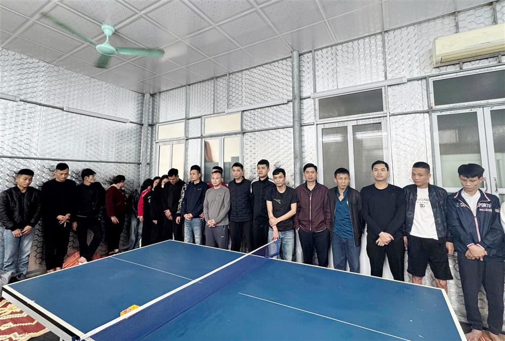 Các đối tượng bị bắt giữ tại cơ quan Công an.
