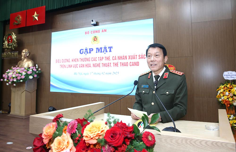 Bộ trưởng Lương Tam Quang phát biểu tại buổi gặp mặt.
