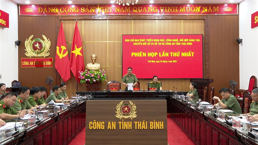 Đại tá Vũ Mạnh Hà, Phó Giám đốc Công an tỉnh phát biểu kết luận tại Phiên họp thứ nhất