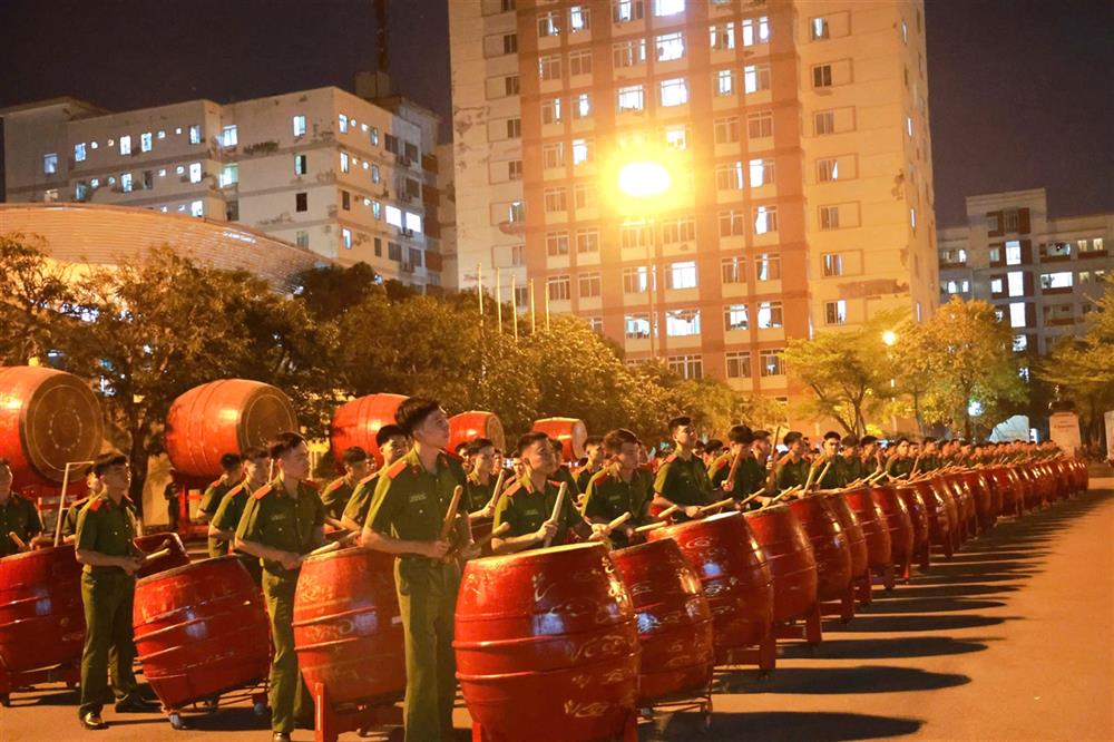1.000 học viên được huy động tập luyện màn trống hội