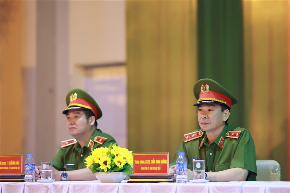 Trung tướng, GS.TS, NGƯT Trần Minh Hưởng, Giám đốc Học viện CSND biểu dương tinh thần tập luyện, nỗ lực khắc phục mọi khó khăn của cả tập thể cán bộ, học viên.