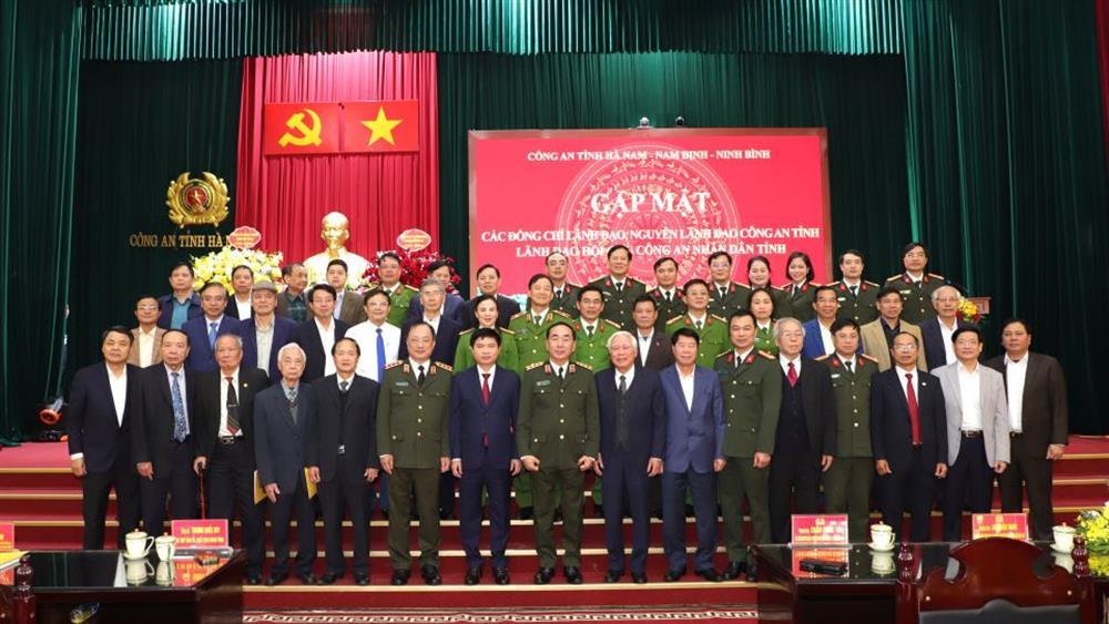 Các đại biểu dự buổi gặp mặt.