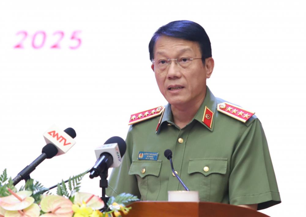 Đại tướng Lương Tam Quang phát biểu bế mạc hội thảo.