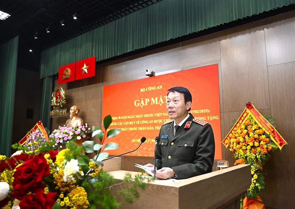Bộ trưởng Lương Tam Quang phát biểu tại buổi gặp mặt.