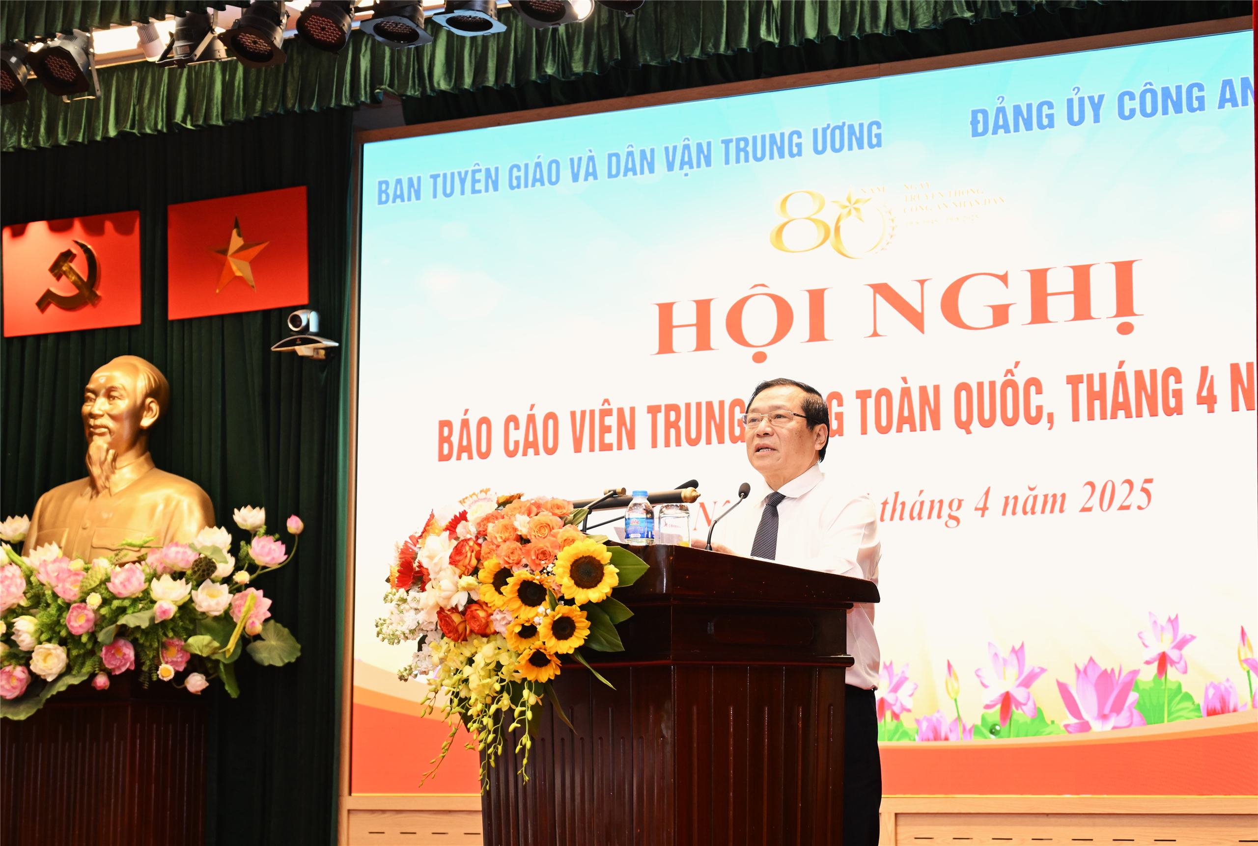 Đồng chí Lại Xuân Môn phát biểu định hướng tuyên truyền.
