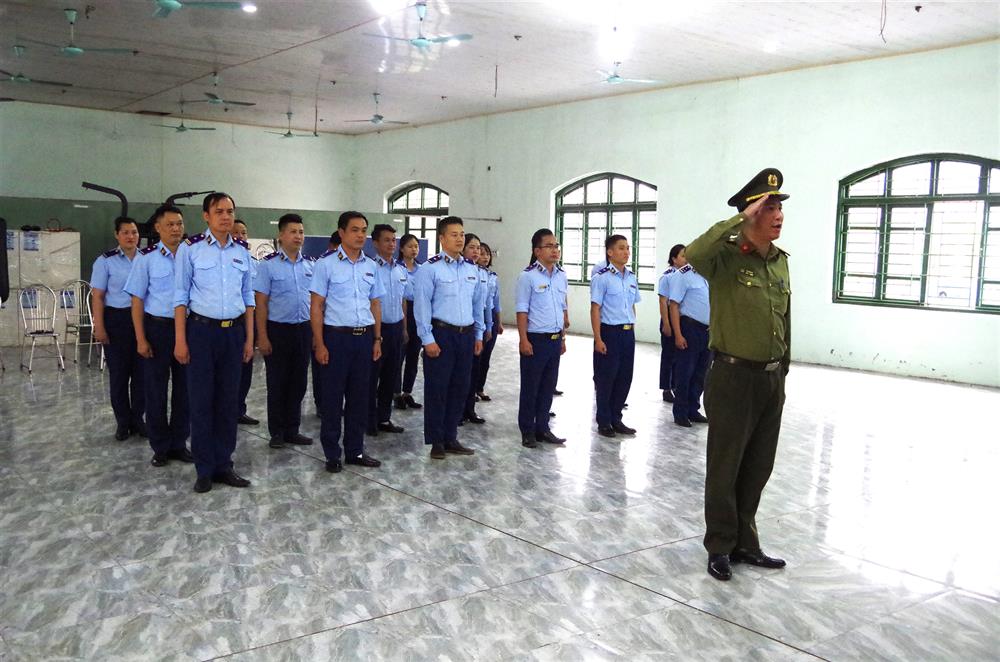 Công an Hưng Yên tập huấn điều lệnh CAND cho cán bộ Trung tâm cai nghiện ma túy.
