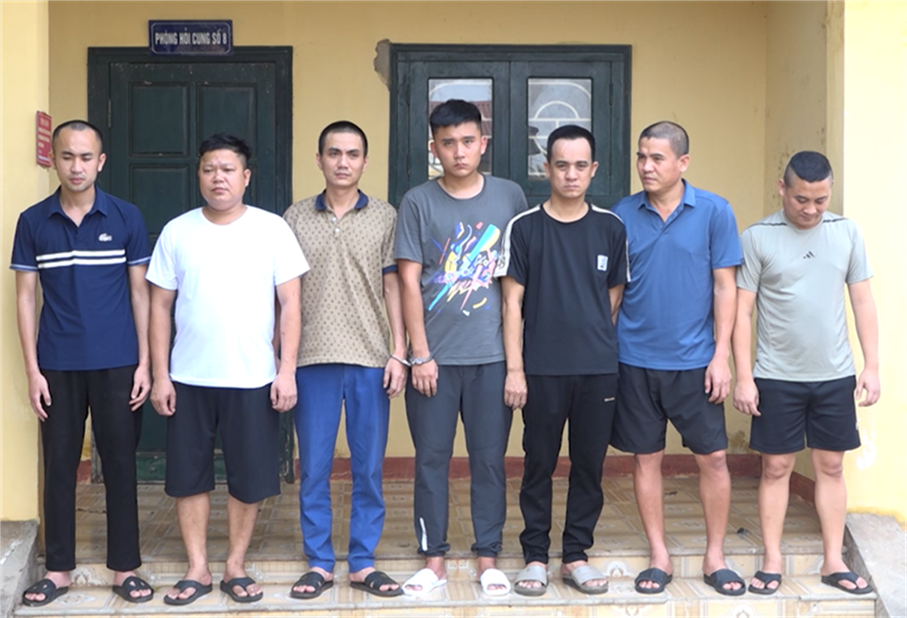 Các đối tượng bị khởi tố, bắt tạm giam liên quan đến hành vi tổ chức đánh bạc và đánh bạc.