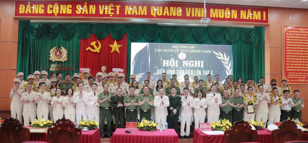 Các đại biểu dự hội nghị.