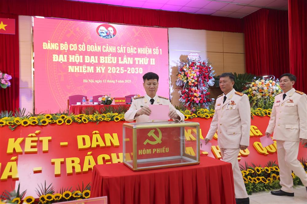Đại biểu bỏ phiếu bầu Ban Chấp hành Đảng bộ cơ sở Đoàn CSĐN số 1, nhiệm kỳ 2025-2030.