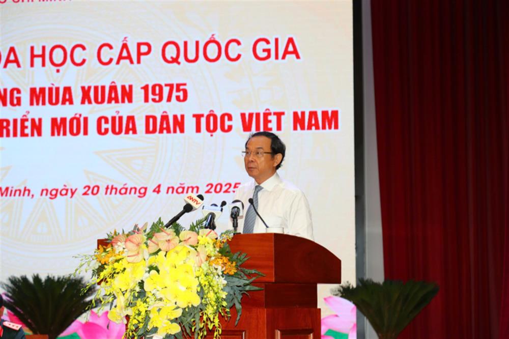 Bí thư Thành ủy TP Hồ Chí Minh Nguyễn Văn Nên phát biểu chào mừng.