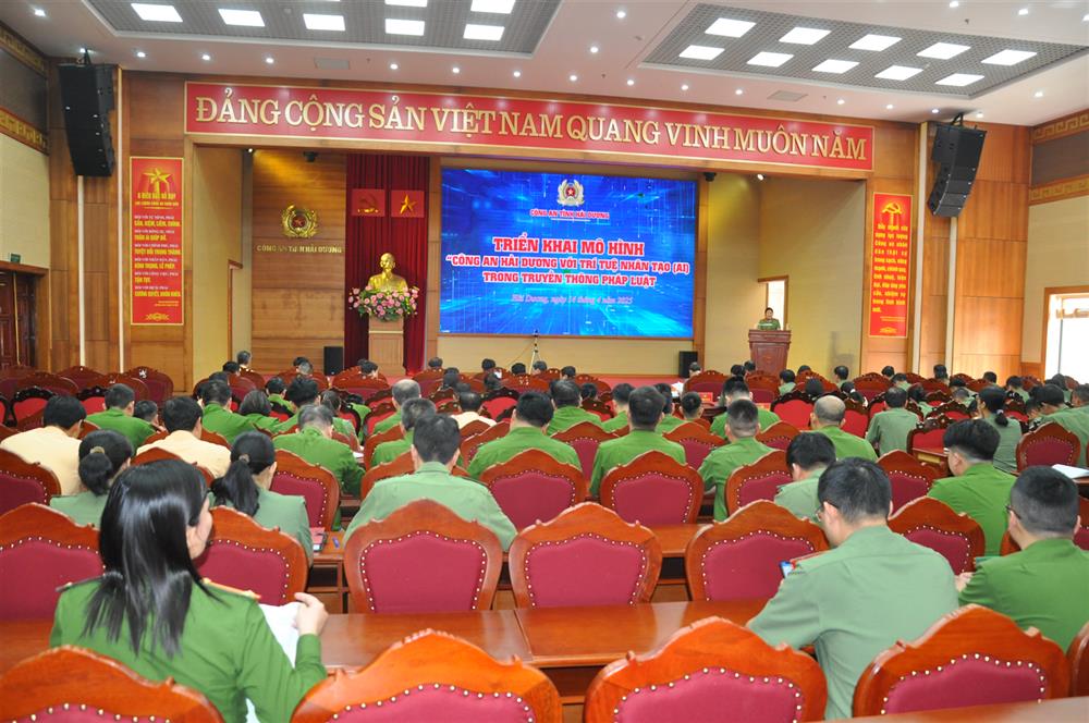 Các đại biểu dự hội nghị.