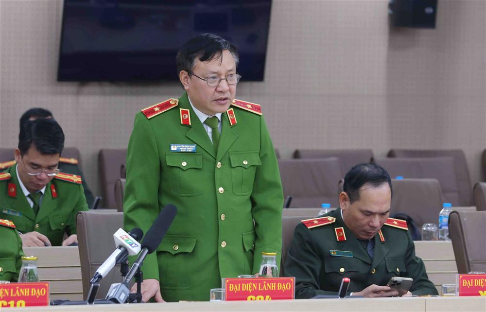 Đại diện lãnh đạo Cục Cảnh sát điều tra tội phạm về ma túy trả lời câu hỏi của báo chí.