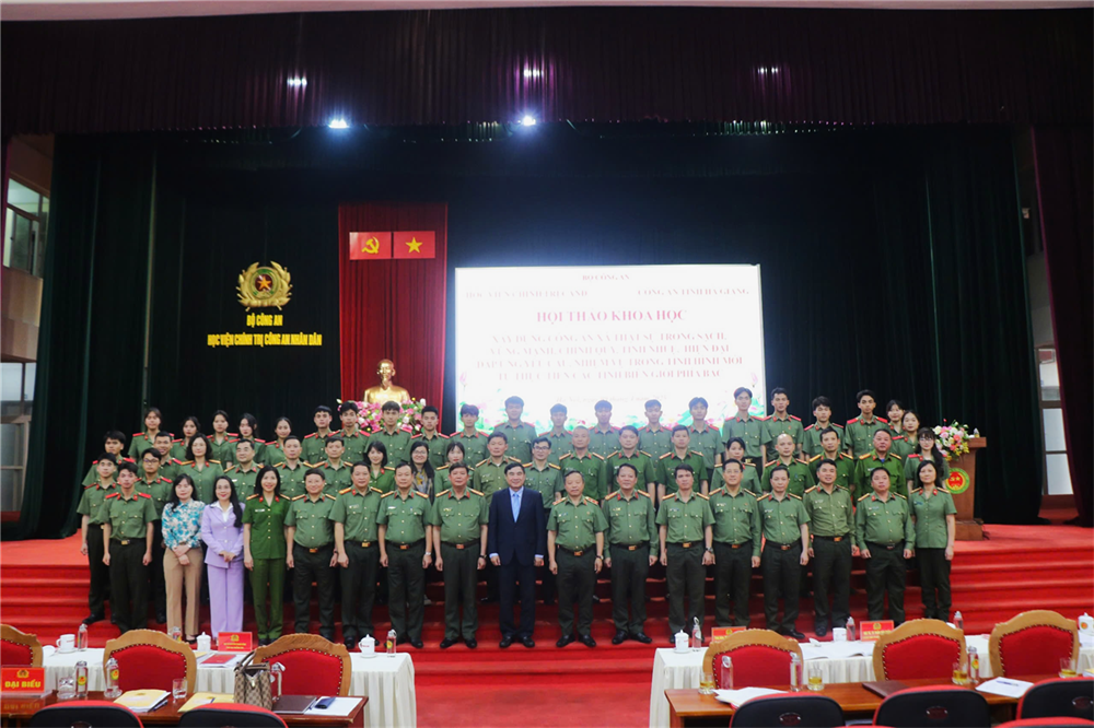 Các đại biểu tham dự Hội thảo.