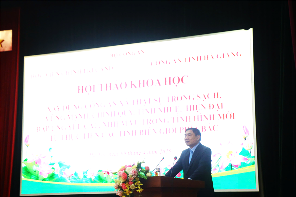 Bí thư Tỉnh ủy Điện Biên Trần Quốc Cường phát biểu tại hội thảo.