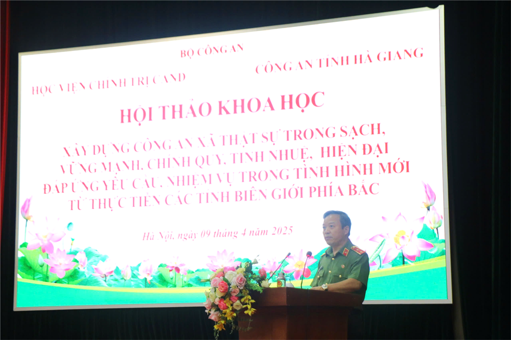 Trung tướng Phan Xuân Tuy phát biểu tại Hội thảo.