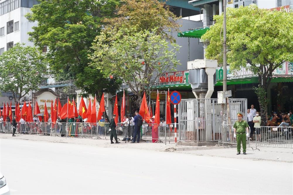 Các lực lượng đảm bảo tình hình an ninh, trật tự tuyến đường mà Đoàn đi qua.