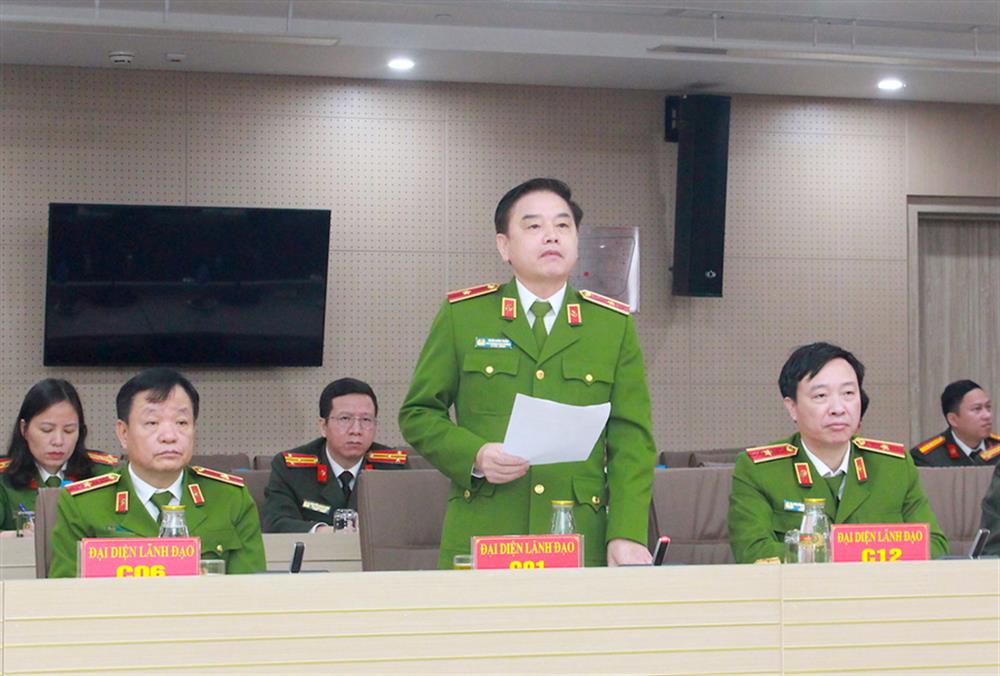 Đại diện Văn phòng Cơ quan Cảnh sát điều tra trả lời báo chí.