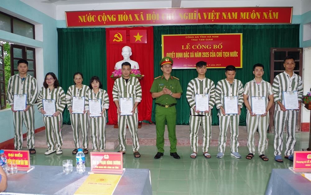 trong đợt đặc xá năm nay, Trại tạm giam Công an tỉnh Hà Nam có 27 phạm nhân đủ điều kiện, tiêu chuẩn được đặc xá.