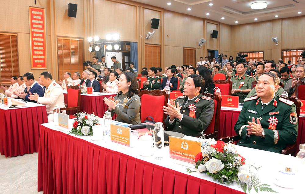 Các đại biểu dự buổi Lễ.