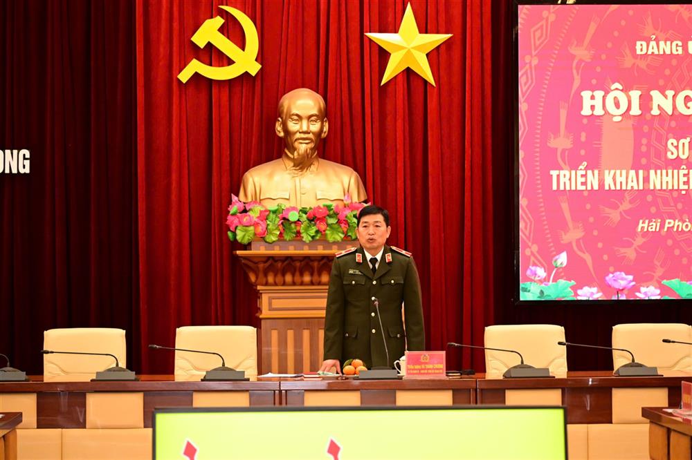 Thiếu tướng Vũ Thanh Chương, Giám đốc Công an TP phát biểu kết luận hội nghị.