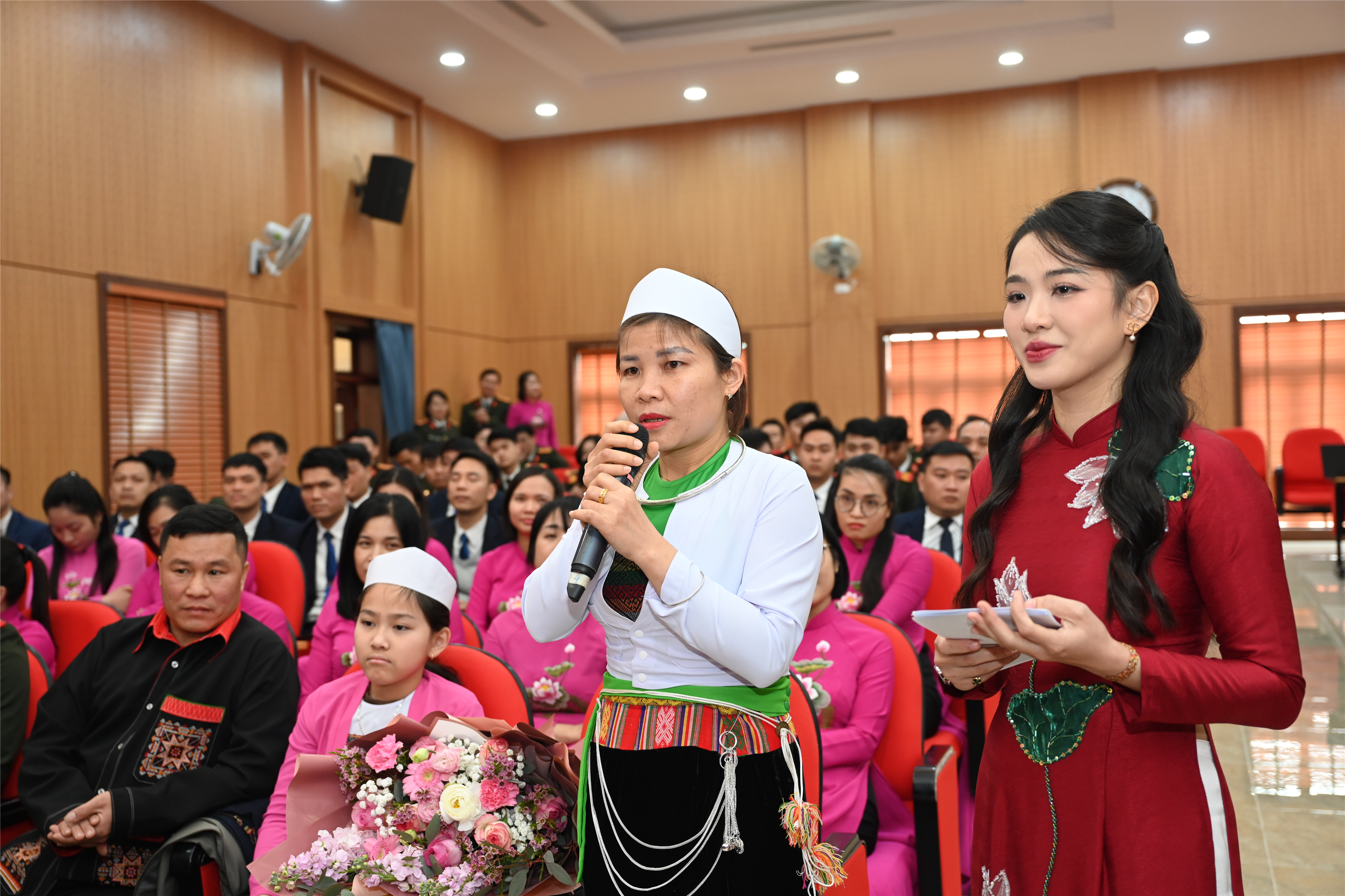 các nhân vật tham gia chương trình giao lưu.
