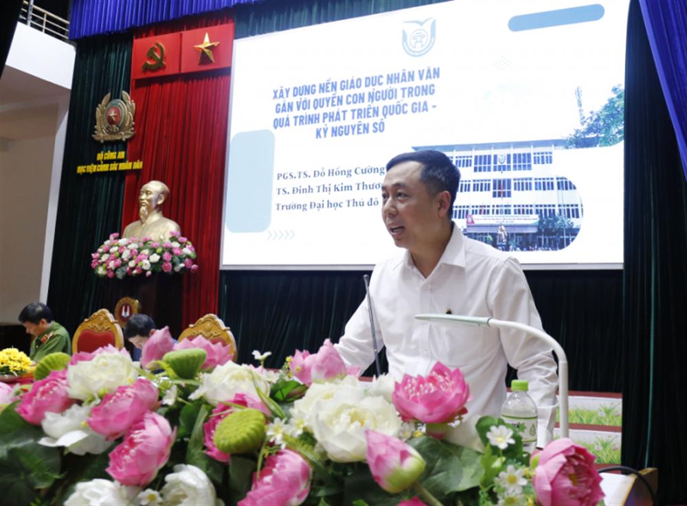 PGS.TS Đỗ Hồng Cường, Hiệu trưởng Trường đại học Thủ đô Hà Nội phát biểu tại hội thảo.
