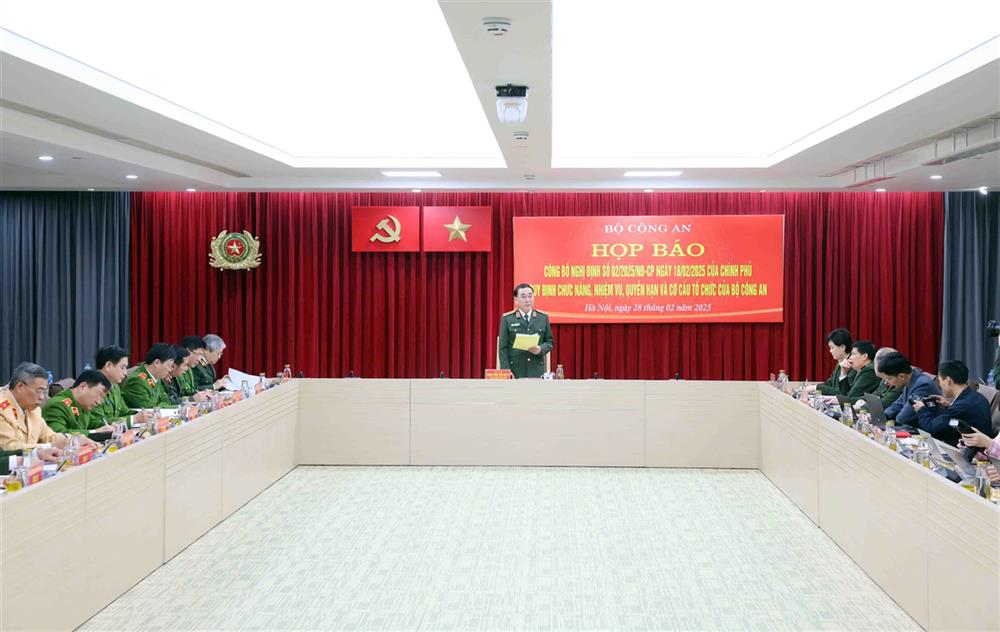 Toàn cảnh buổi họp báo.