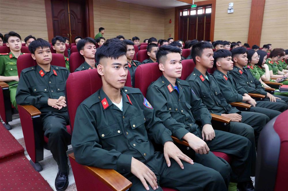 Các đại biểu dự buổi Lễ.