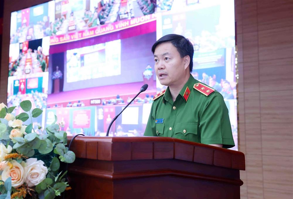 Tư lệnh Nguyễn Ngọc Vân phát động phong trào thi đua.