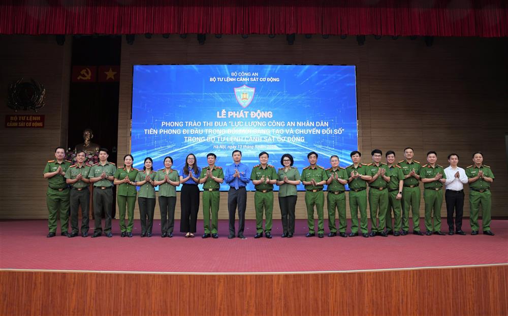 Các đại biểu dự buổi Lễ.
