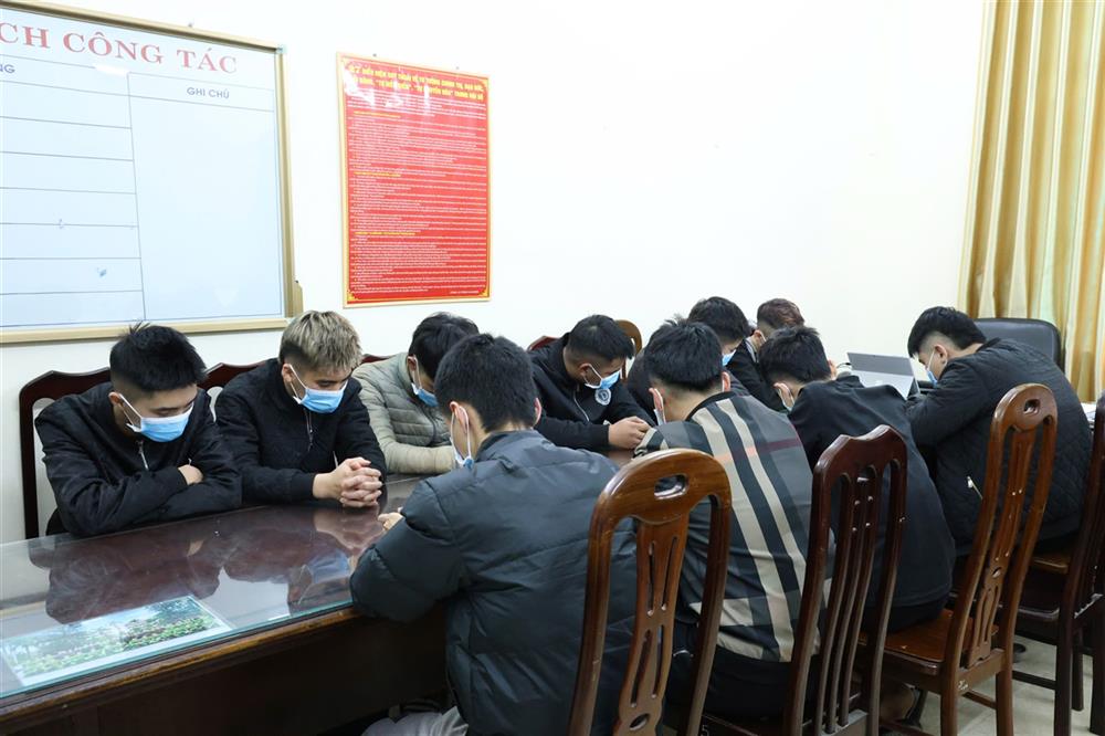 Phòng Cảnh sát hình sự Công an tỉnh Nam Định triệu tập, làm việc với nhóm thanh, thiếu niên về hành vi gây rối trật tự công cộng.