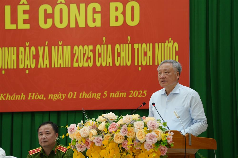 Đồng chí Nguyễn Hòa Bình phát biểu tại buổi Lễ.