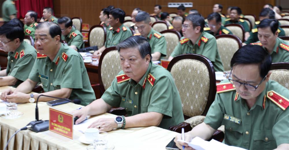 Lãnh đạo các Cục nghiệp vụ dự buổi kiểm tra.
