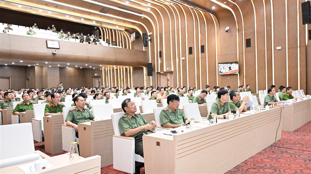 Các đại biểu dự Hội nghị tại điểm cầu Đảng ủy Công an Trung ương.