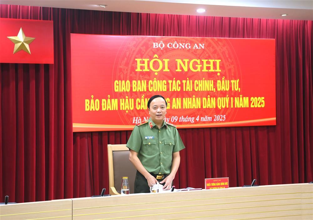 Thứ trưởng Đặng Hồng Đức chủ trì Hội nghị.