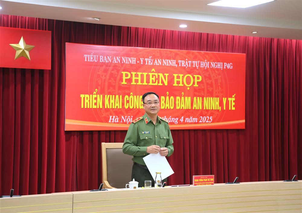 Thứ trưởng Phạm Thế Tùng phát biểu tại phiên họp.