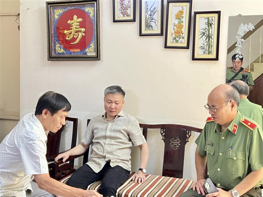 Thứ trưởng Nguyễn Ngọc Lâm thăm hỏi người thân của đồng chí Thái Doãn Mẫn, nguyên lãnh đạo Ban An ninh Trung ương Cục Miền Nam.