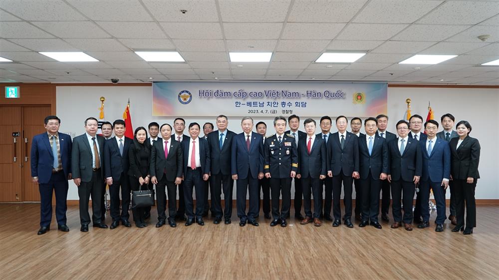 Bộ trưởng Tô Lâm, Tư lệnh Yoon Heegeun và các đại biểu.