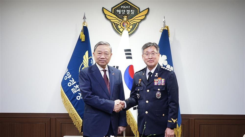 Bộ trưởng Tô Lâm và Tư lệnh Cơ quan Cảnh sát biển Hàn Quốc Kim Jong-uk.