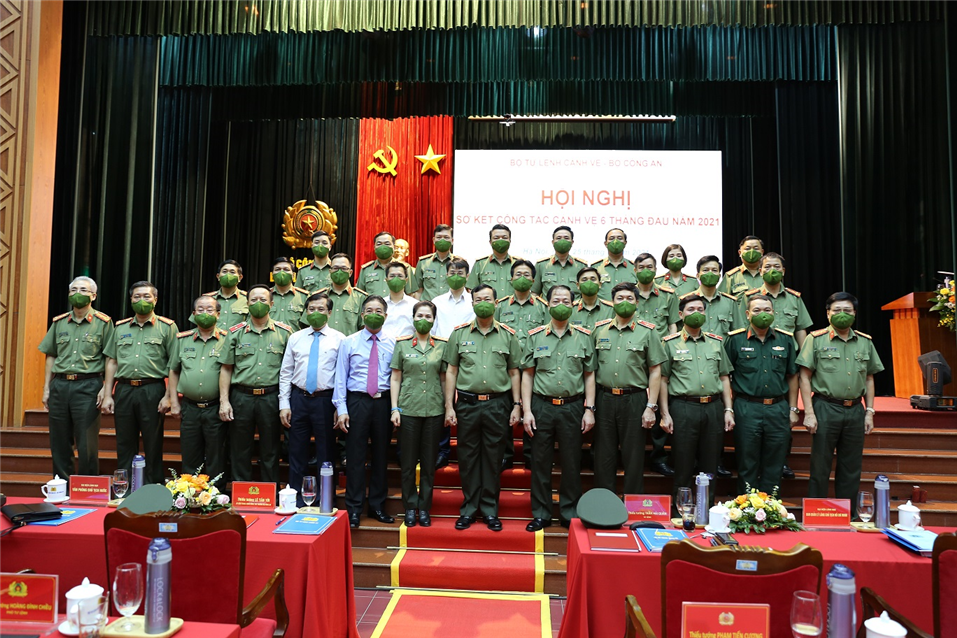 Các đại biểu dự Hội nghị.