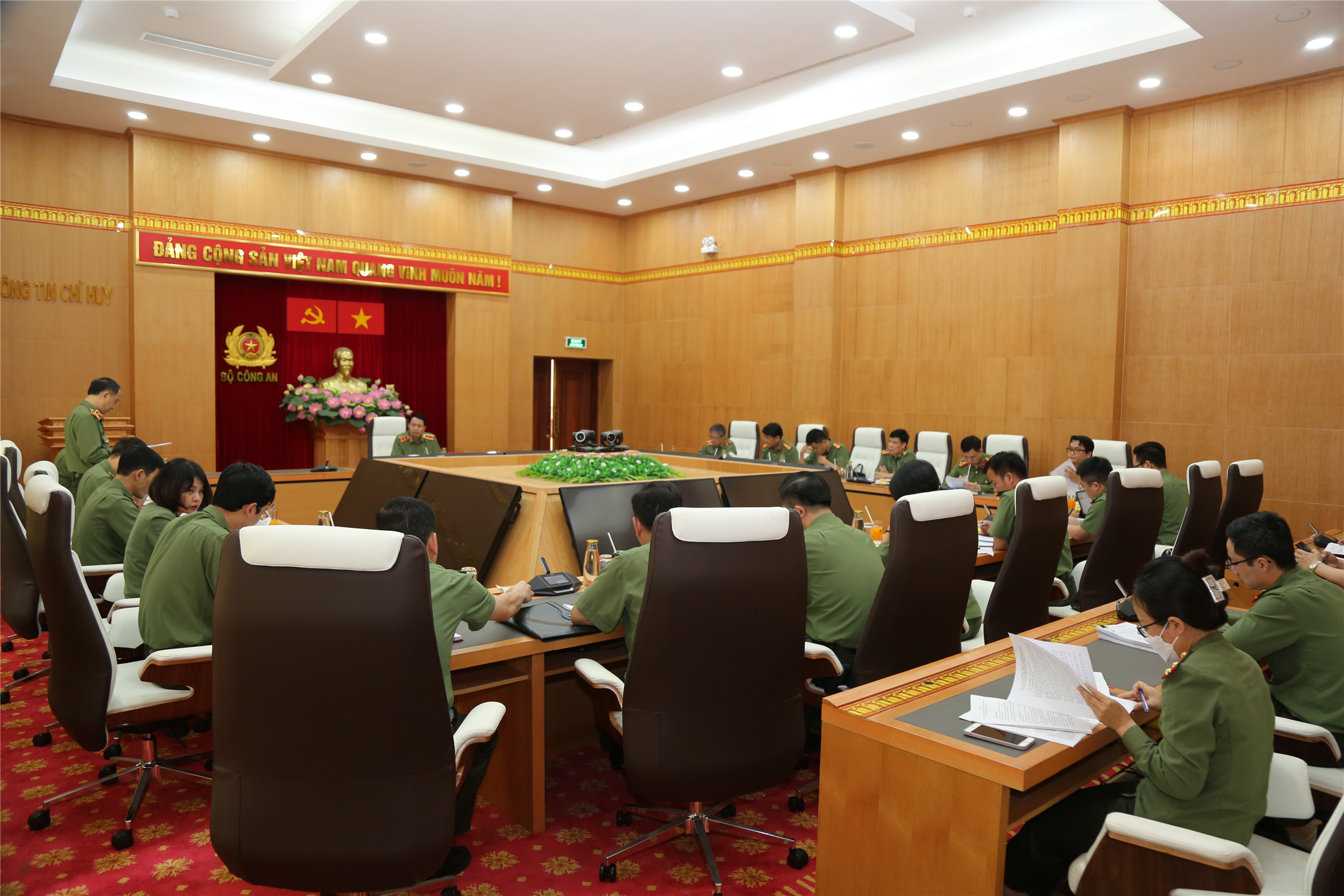 Toàn cảnh buổi làm việc.