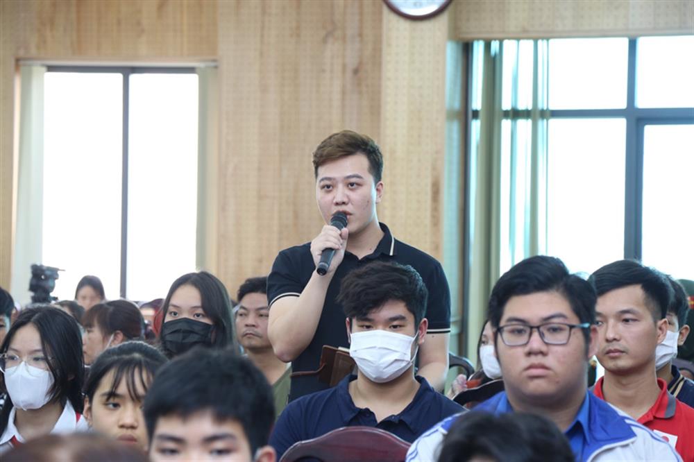 Một cá nhân từng vi phạm pháp luật chia sẻ tại buổi tọa đàm.