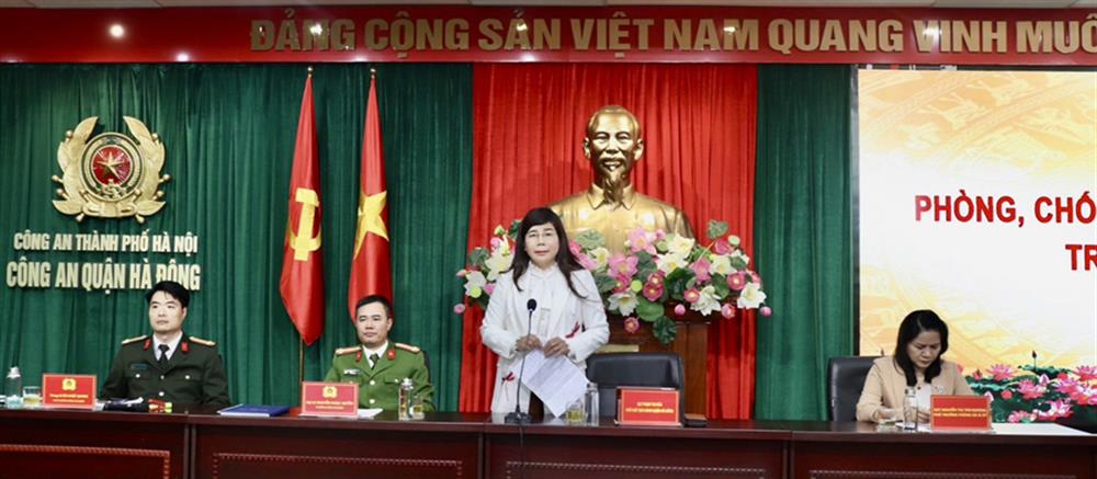 Các đại biểu tại buổi tọa đàm.