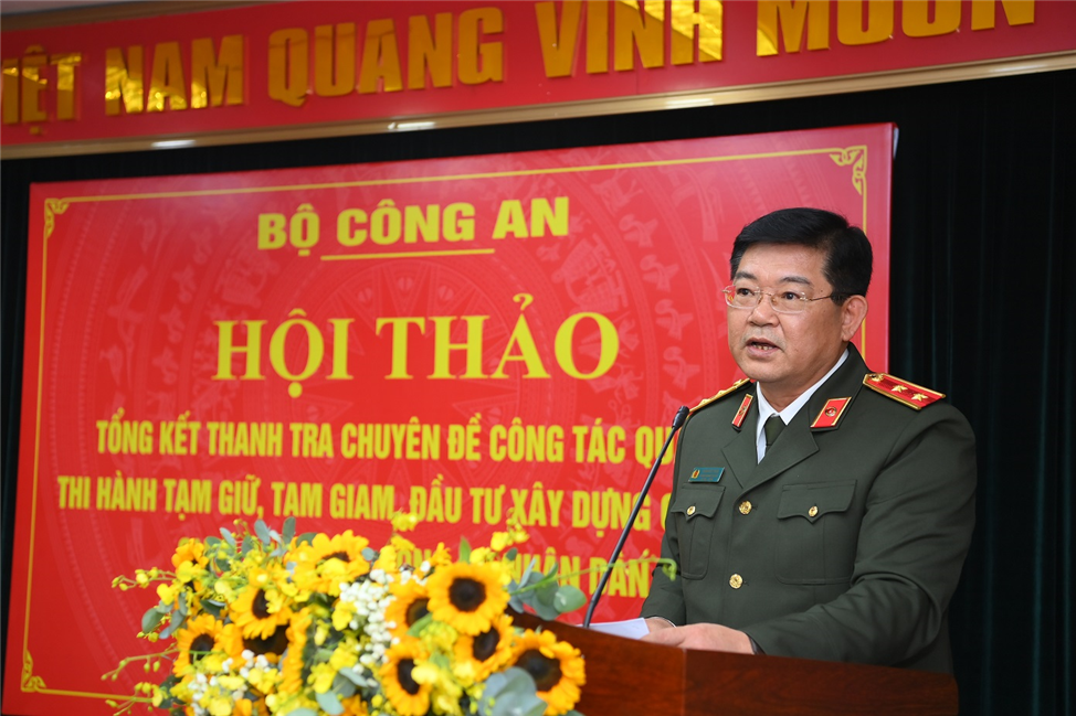 Trung tướng Trần Đức Tuấn, Chánh Thanh tra Bộ Công an phát biểu bế mạc Hội thảo.