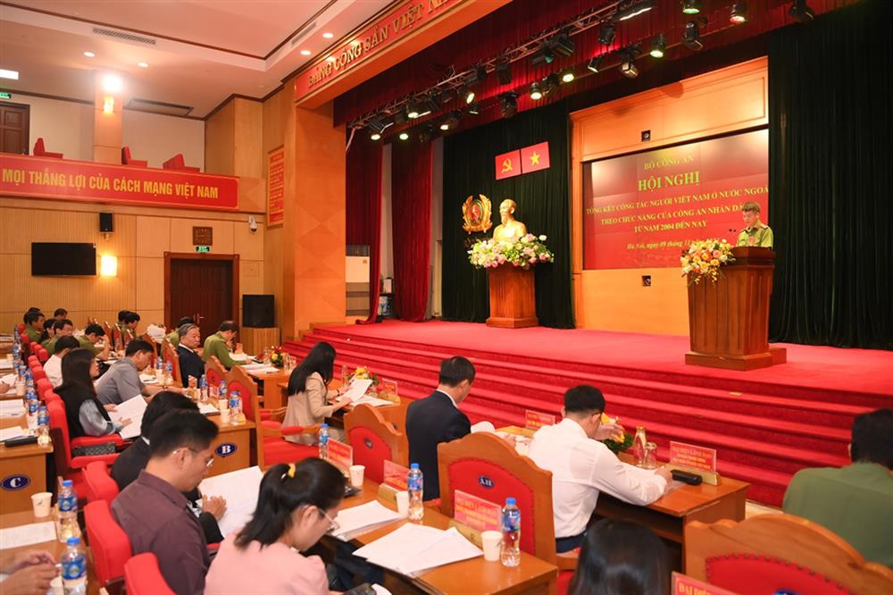 Các đại biểu phát biểu tại Hội nghị.