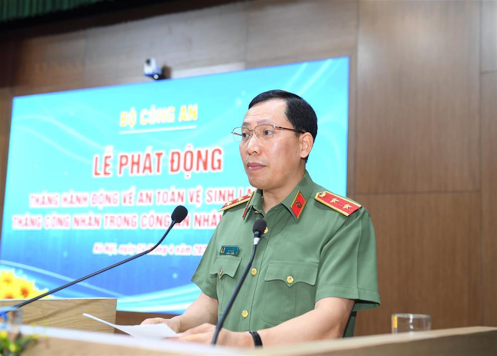 Thứ trưởng Lê Văn Tuyến phát biểu tại Lễ phát động Tháng hành động về An toàn vệ sinh lao động, Tháng Công nhân trong Công an nhân dân năm 2024.