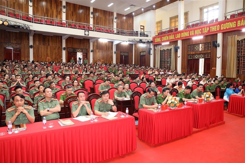 Các đại biểu tham gia chương trình đối thoại.